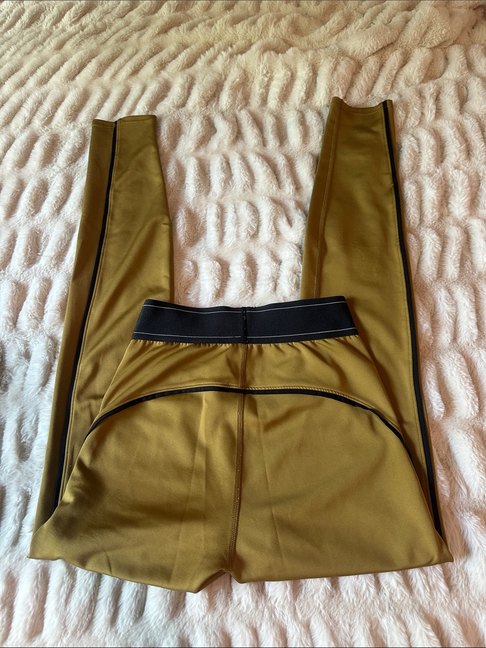 Alo Suit up Olive Green Active Leggings - Alo size Small - Picture 6 of 9